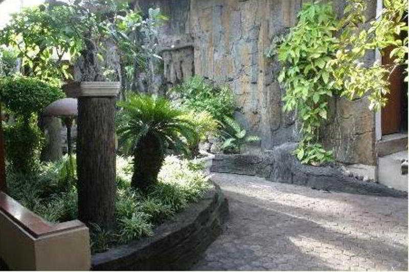 Istana Batik Ratna Hotell Yogyakarta Exteriör bild