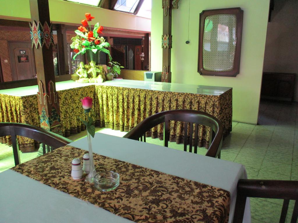 Istana Batik Ratna Hotell Yogyakarta Exteriör bild