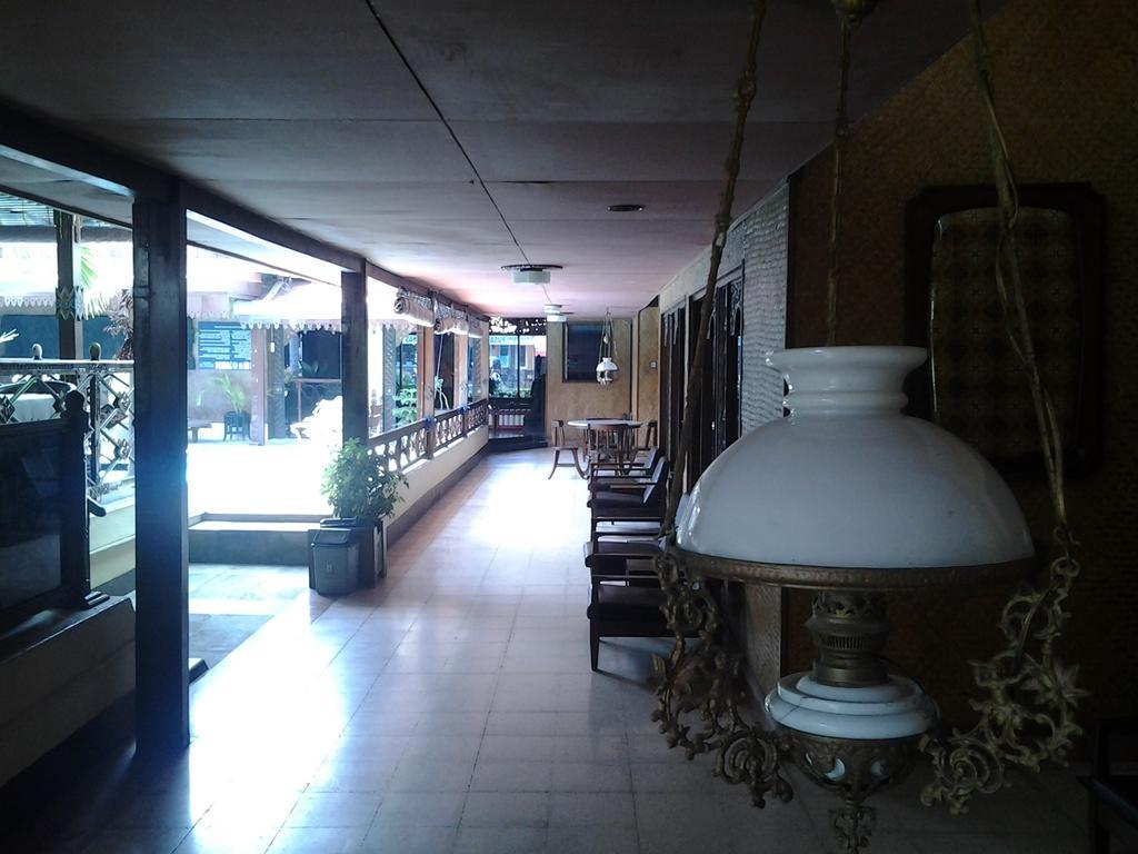 Istana Batik Ratna Hotell Yogyakarta Exteriör bild